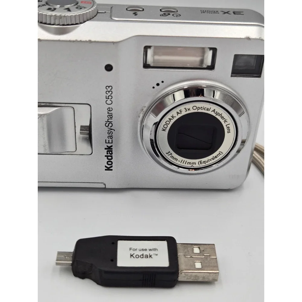 Kodak EasyShare C533 Silver 5.0MP Digital Camera 3x Optical Zoom Bundle